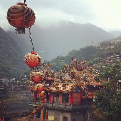 Sushi, Bullet Trains & 8 More Reasons You Should Teach English in Asia