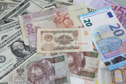 currency-money-financial-901020-edited.jpg
