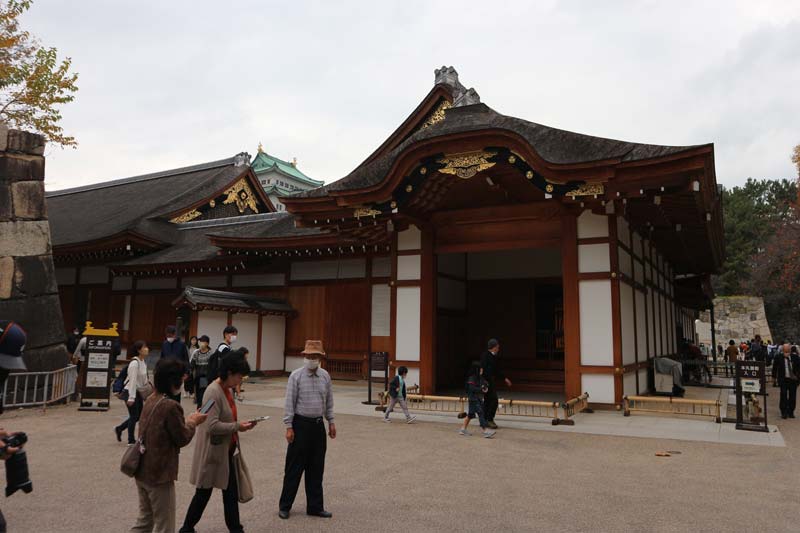 Japan TEFL graduates visit a Japanese castle