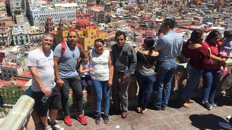 English teacher in Mexico and his students