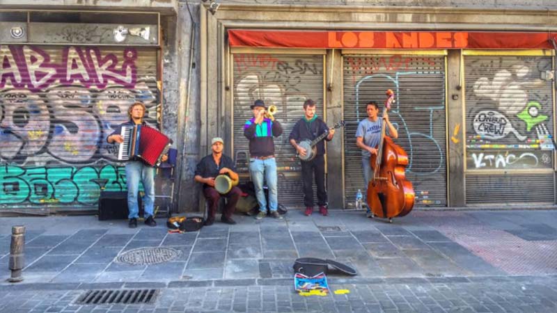 ITA Ambassador Christina Bates highlights her personal pros and cons of teaching English in Madrid, Spain