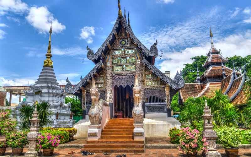 Explore Thai history and culture