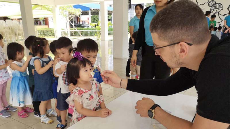 how to teach english in other countries