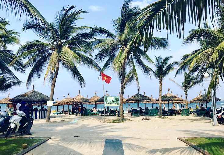 Part-Time Online English Teacher & Part-Time Explorer in Da Nang, Vietnam!