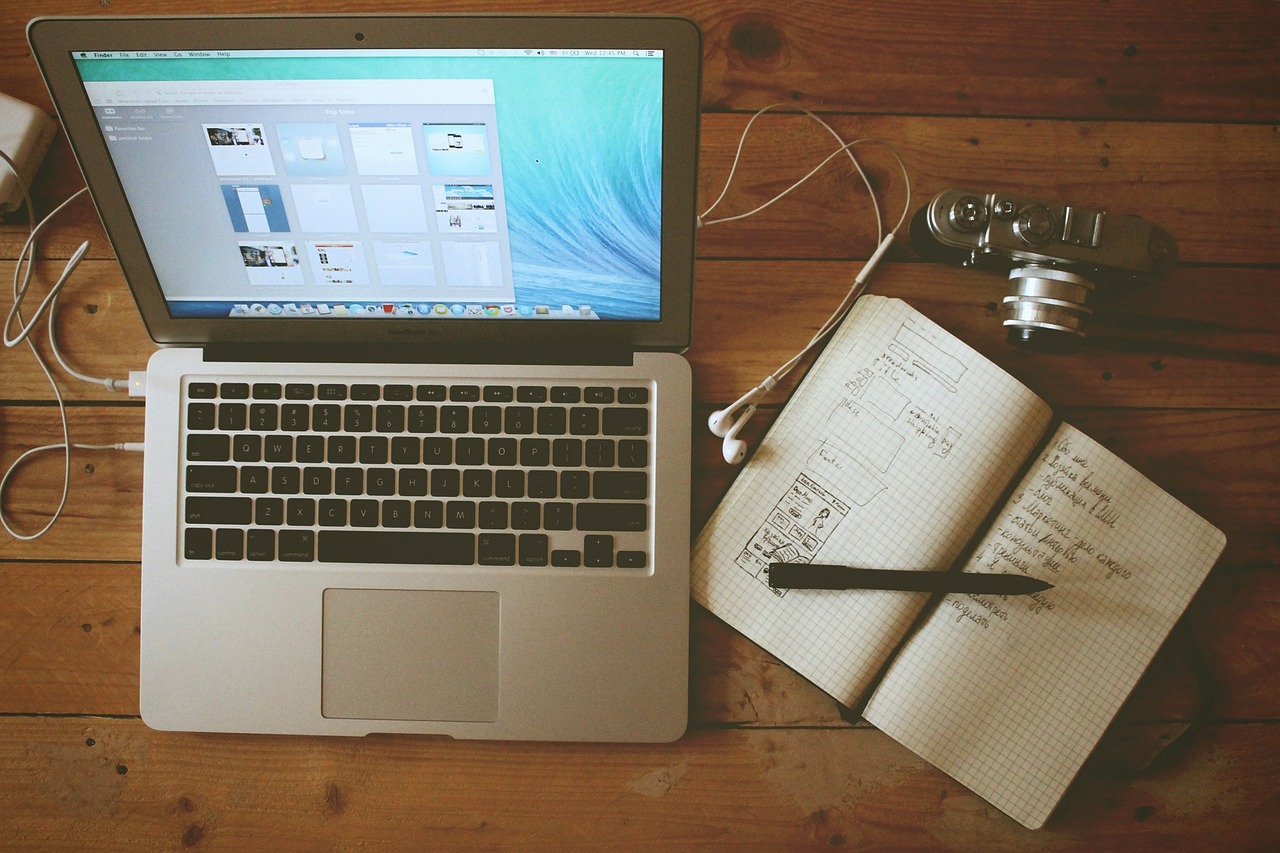 What Are The Advantages of Online TEFL Courses Compared to In-Person Courses?